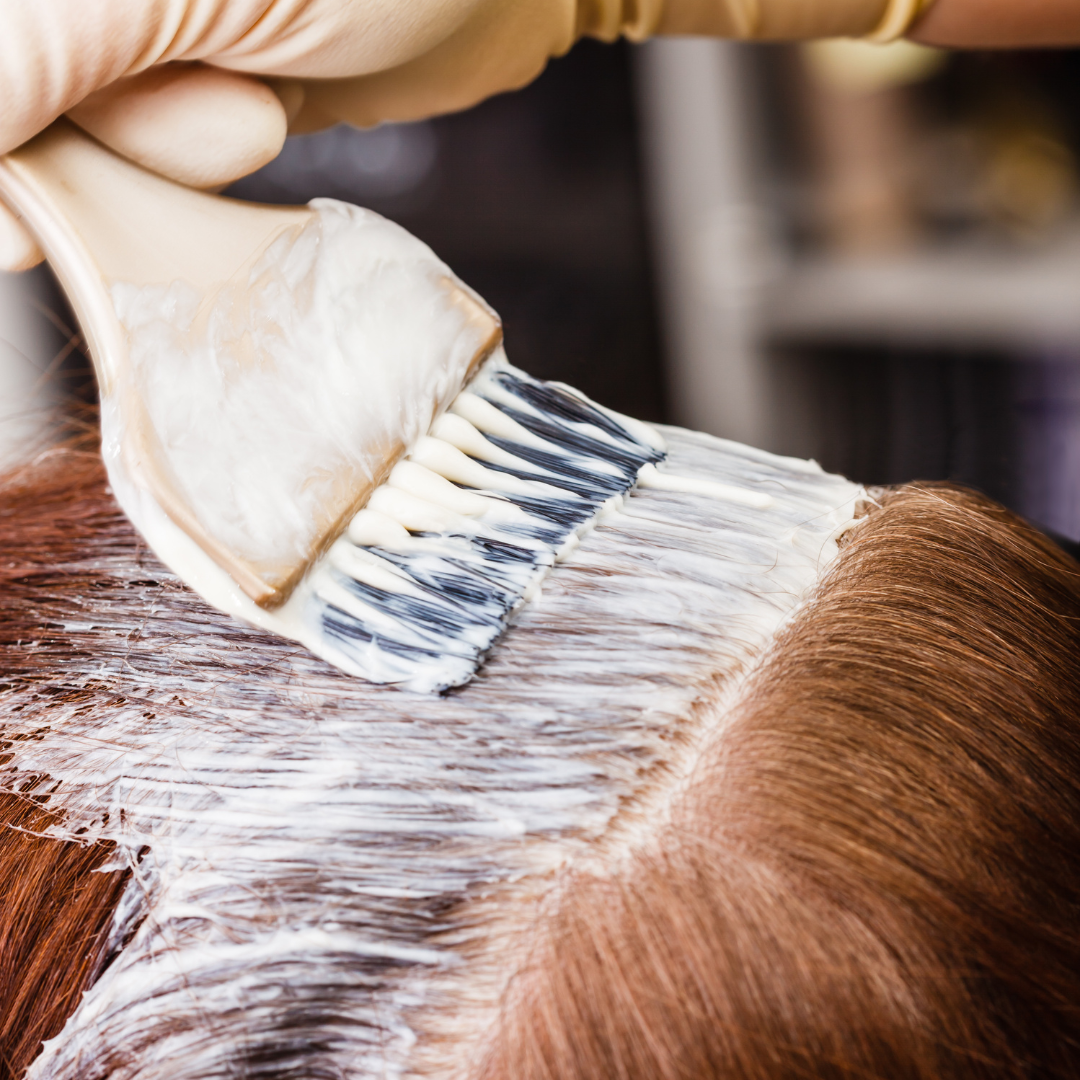 Окрашивание корней с нарощенными волосами возможно?